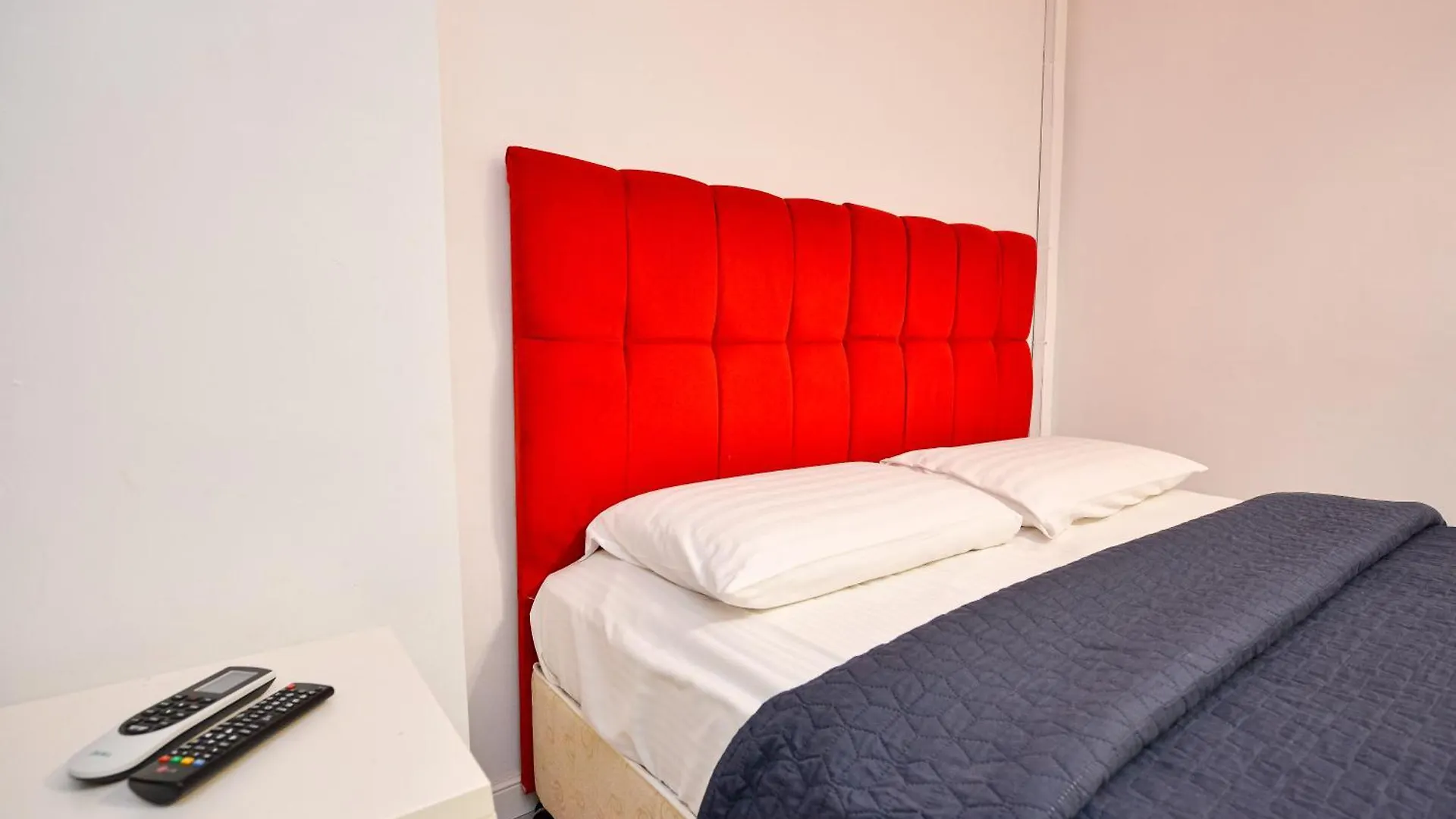 Dracula Adventure Tours Accommodation Bucarest 0*,  Rumanía