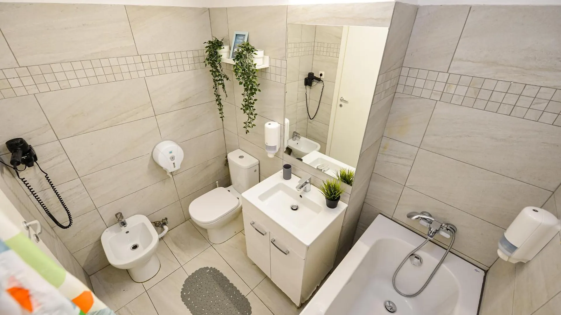 Dracula Adventure Tours Accommodation Bucarest 0*,